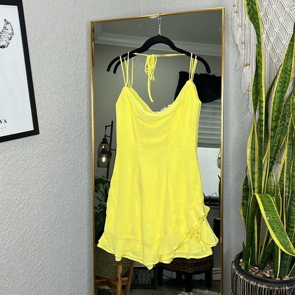 HOUSE OF CB 'Rossella' Buttercup Ruffle Mini Dress NWOT - Picture 9 of 13